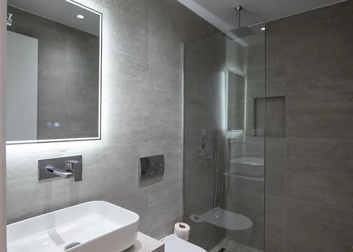 Andrea Markou Apartament Qeparo